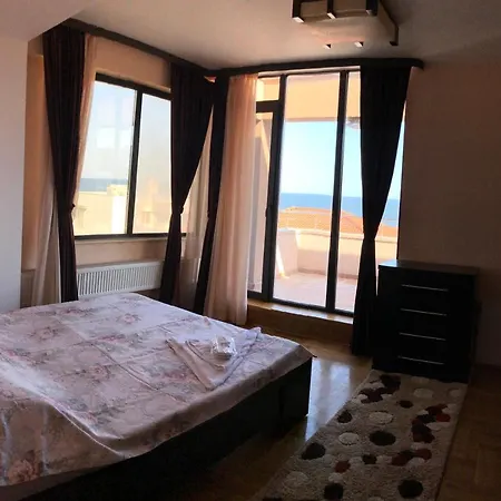 Beach Side Seaview Apartment *
