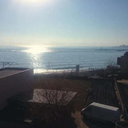 公寓 Beach Side Seaview Apartment *